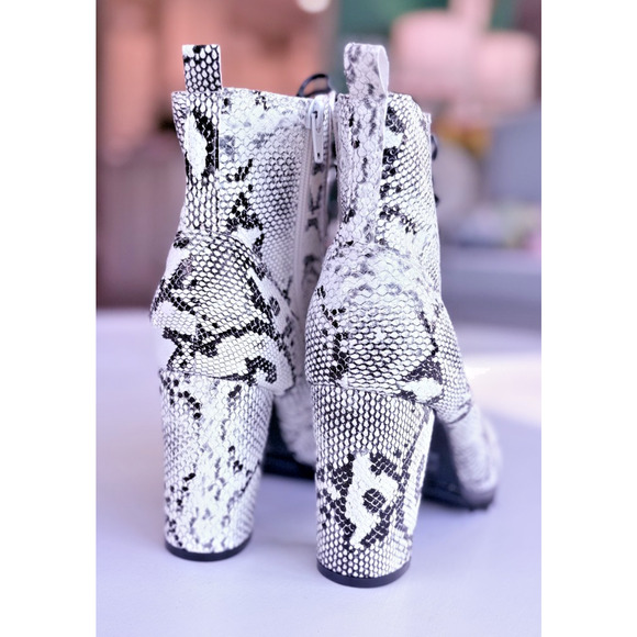 Chase + Chloe Women's Binx-1 Combat High Heel Ankle Boots Snakeskin Size 10 - Picture 7 of 8